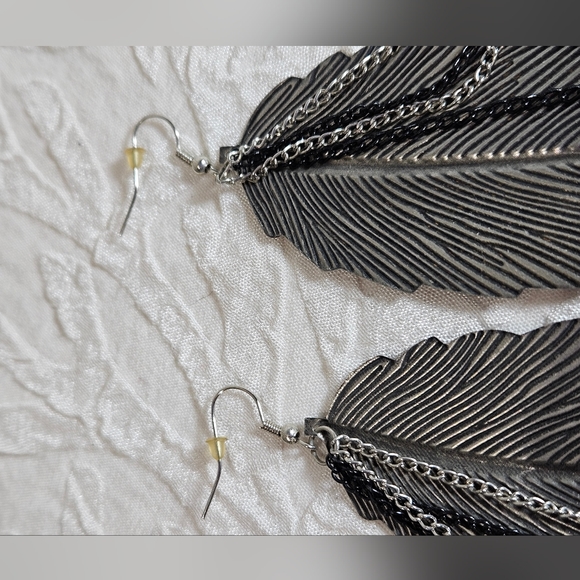 XL Lightweight Feather Dangle Earrings - Picture 3 of 7